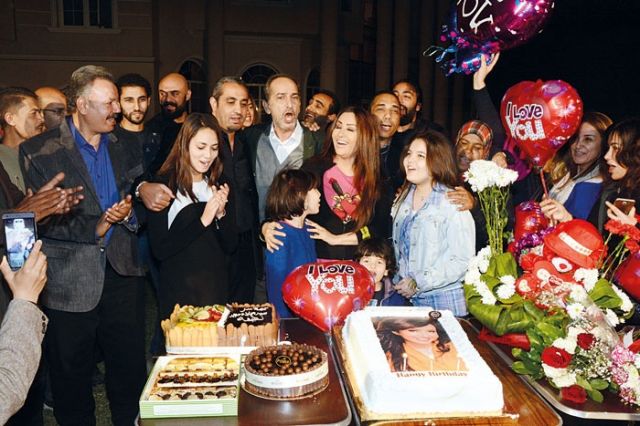 الكل يحتفل مع لطيفة