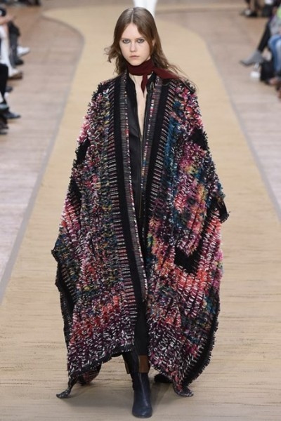 امرأة Chloe بروحٍ مغامرة لخريف 2016 خلال أسبوع الموضة الباريسي