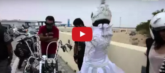 بالفيديو - عروس خليجية تُزف على دراجة نارية