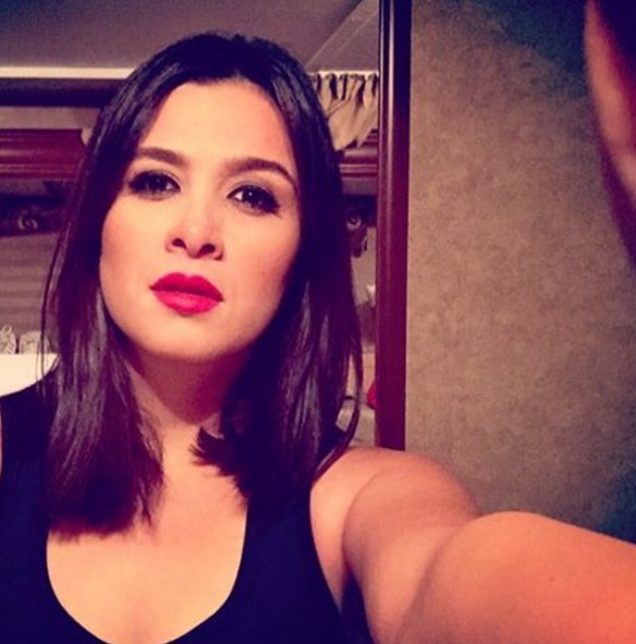 ماذا فعلت ياسمين عبد العزيز لتحمي طفلها من الحسد؟