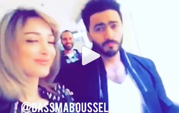 بالفيديو - تامر حسني يتغزل ويغني لبسمة بوسيل 