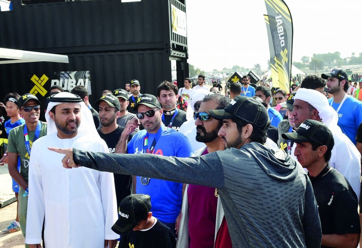محمد بن راشد يشهد «سباق سبارتان»