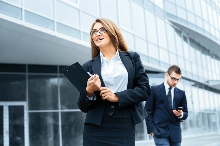 هل أصبح زواج المصلحة ظاهرة في فلسطين؟ ولماذا يبحث الرجل عن زوجة موظفة؟