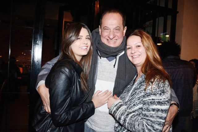 هاني مهنى وزوجته بيتي وابنتهما هنادي
