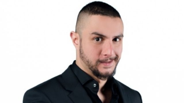 بالفيديو – أحمد الفيشاوي مغرم.. ويتحدث عن زواجه الخامس!