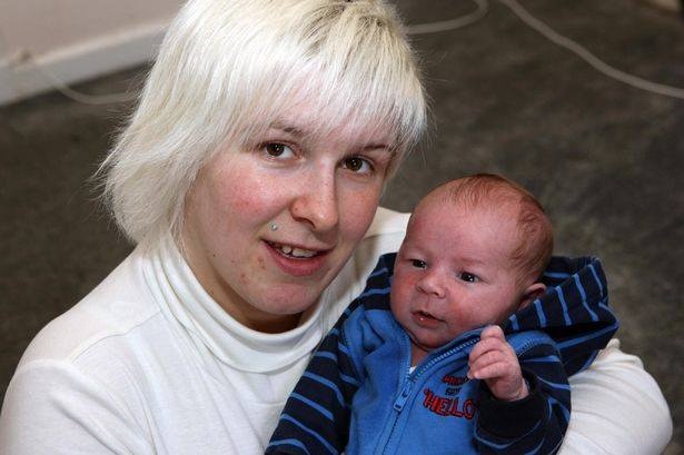 بالصور- أم تجهض جنينها الذي تحدّى الموت وبقي حيّاً!! إليكم القصة