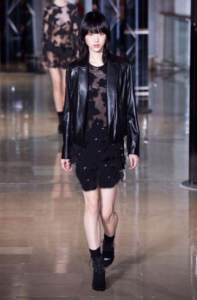 Anthony Vaccarello - السترة الجلدية لحضورٍ جامح لا يخضع لقوانين