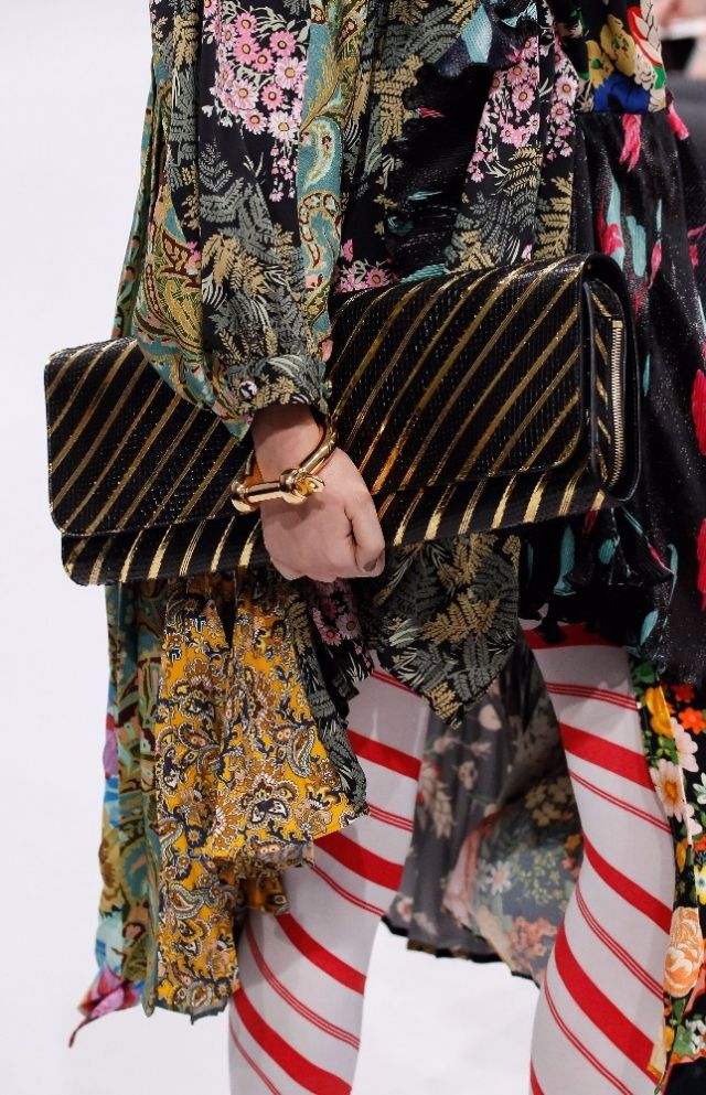 Balenciaga - دمج الطبعات