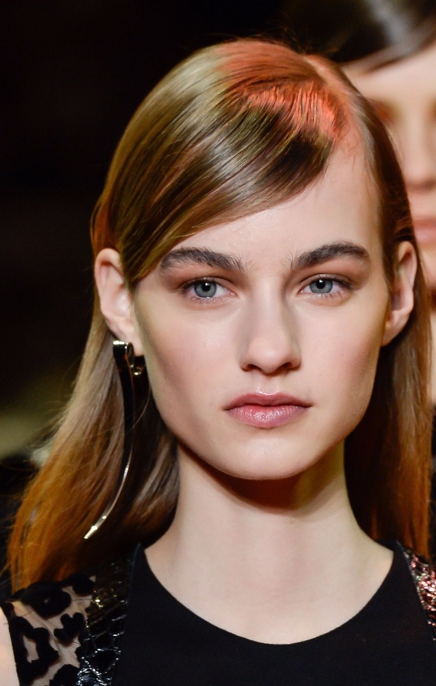 Mugler - قرط واحد يكفي