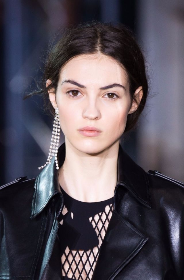 Anthony Vaccarello - قرط واحد يكفي