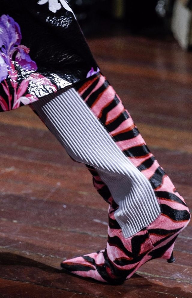 Kenzo - لمسة اللون الزهري لأنوثة رومانسية