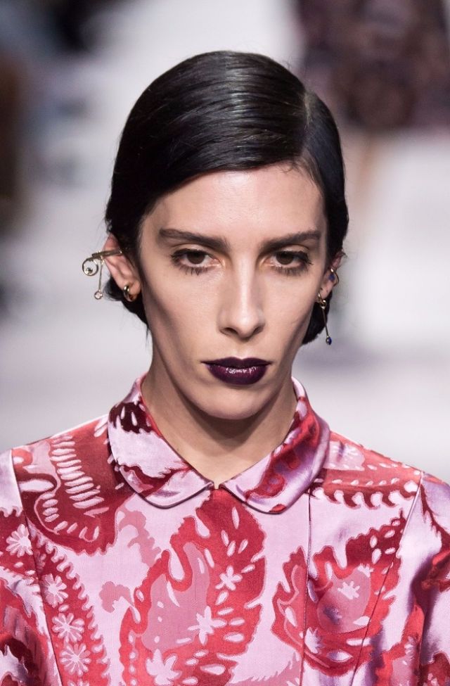 Dior - ياقات الأميرات ميزت أزياء موسم خريف 2016 البريسي