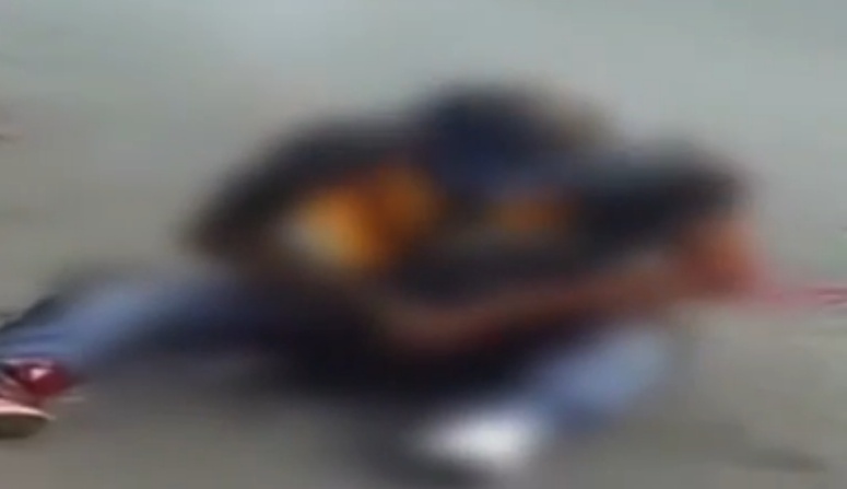 فيديو مروع - لحظة إحتراق لص حاول سرقة باص!