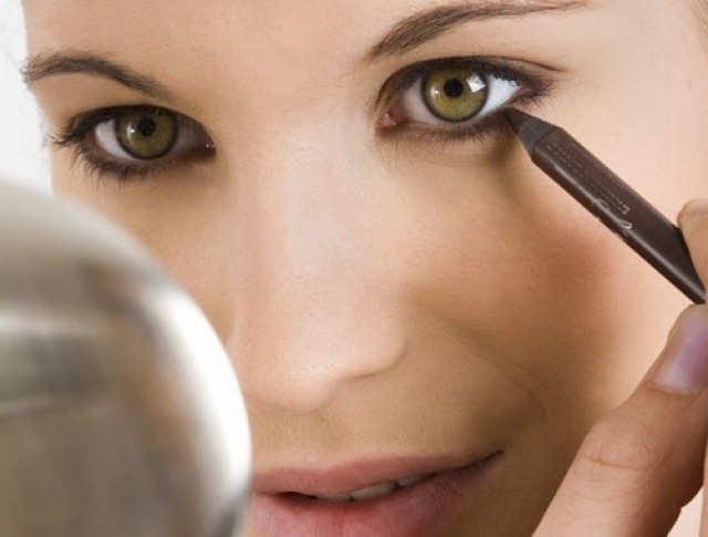 وداعاً لسيلان الكحل مع هذا الحل المناسب!