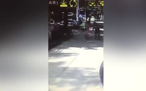 بالفيديو – صحافية تتعرض للتحرش والتهديد في الشارع!