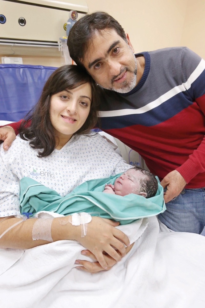 في غرفة التوليد خطوة بخطوة مشاعر الأمومة الأولى تعيشها ربى مع طفلتها الرابعة «ميلا»