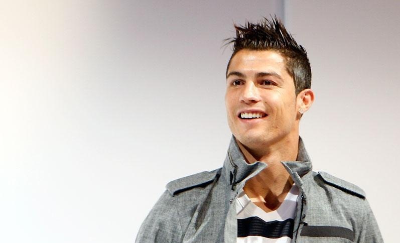 بالصور - رونالدو يلتقي طفلاً عربياً آخر بعد حيدر اللبناني... من هو؟