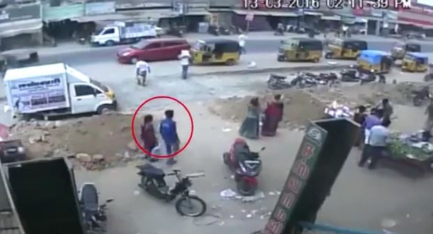 فيديو مروع – هجوم وحشي على طالب بعد زواجه من فتاة ثرية!