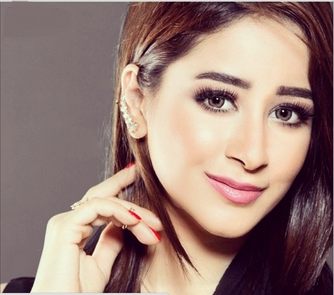 بالصورة - أسيل عمران بشعر قصير جداً.. هل قصّته؟