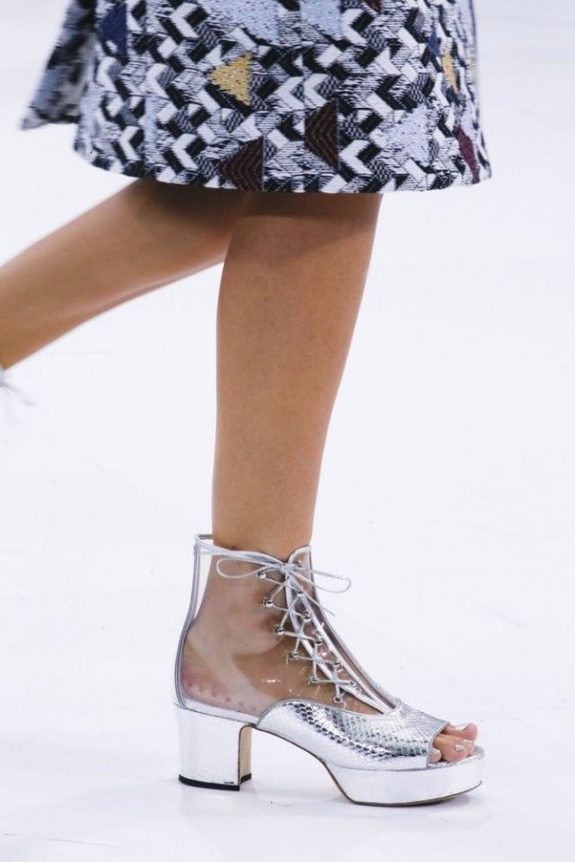 صيحة الأحذية بالأربطة لربيع وصيف 2016 Shoelace.... جربيها لأناقة لافتة