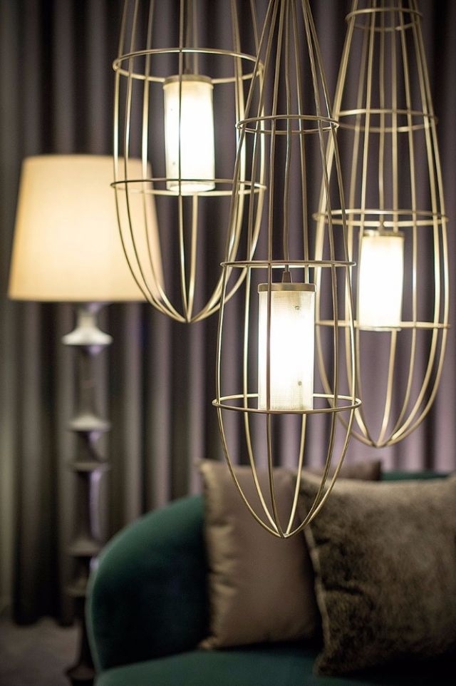 ثريات مبتكرة للإضاءة منفذة من الزجاج والنحاس الأصفر