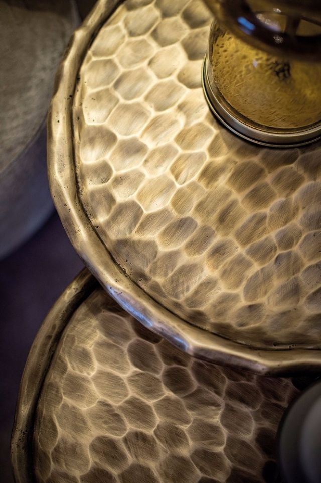 المعدن حاضر دائماً في مجموعات «هاميلتون كونت» بأشكال وملامس مختلفة