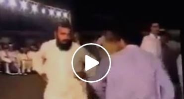 رقصة بين شابين تشعل مواقع التواصل! ما اسم هذه الرقصة؟