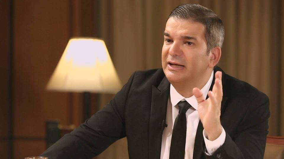 بعد نشر فيديو يرفض فيه اعتناق ابنه الإسلام- طوني خليفة يتهم 