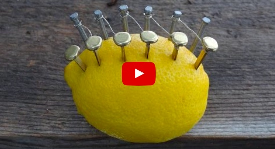بالفيديو- إليكم أسهل طريقة لإشعال النيران من الليمون!