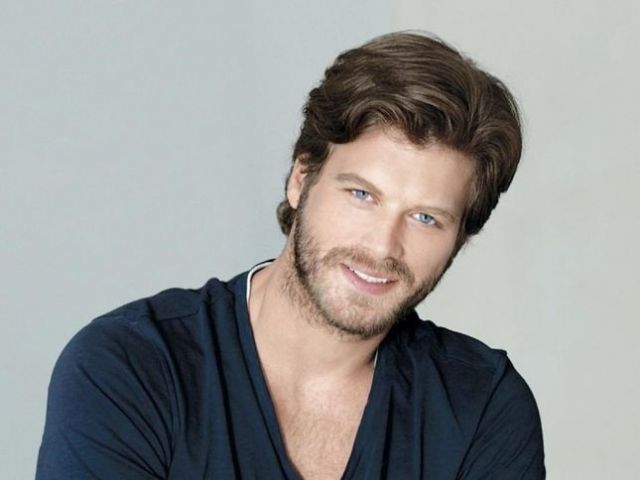 بالصور – بعد زواجه بأسابيع.. 