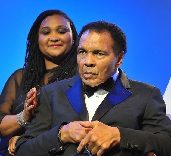 إبنة الملاكم الأسطوري محمد علي كلاي في السجن لسبب غريب!