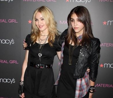 بالصور - إبنة مادونا تصدم الجميع بشكلها الغريب!