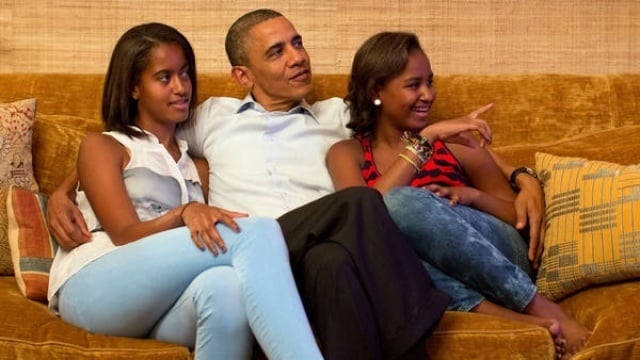 ساشا وماليا أوباما تزوران كوبا