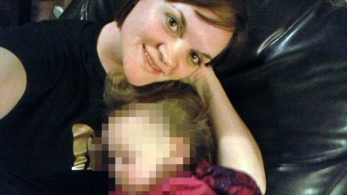 أم تحرق طفلتها في الفرن.. إليكم القصة الحزينة