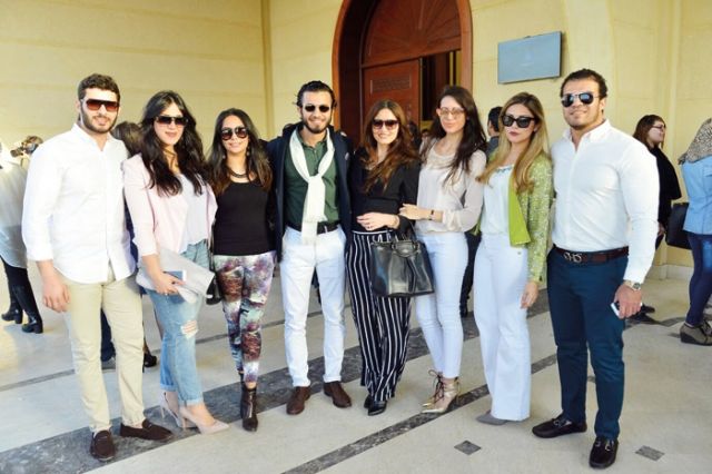  أصدقاء العروسين
