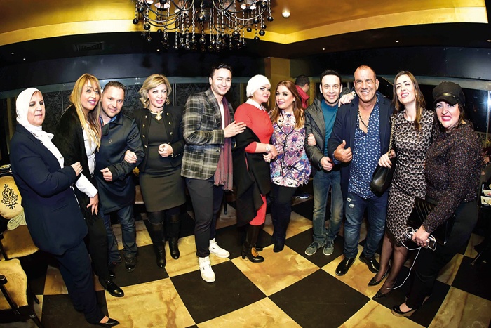 حمادة هلال يحتفل بعيد ميلاد زوجته