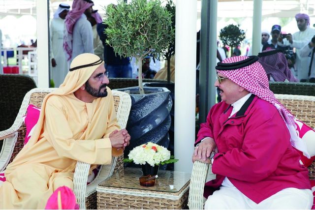 ملك البحرين ومحمد بن راشد يشهدان سباق كأس الخليج للقدرة في البحرين