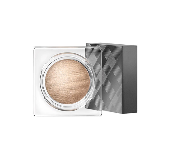 مجموعة Velvet & Lace من
Burberry  لربيع وصيف 2016