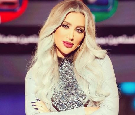 بالصورة - ماذا تفعل مايا دياب في الصحراء بمفردها؟