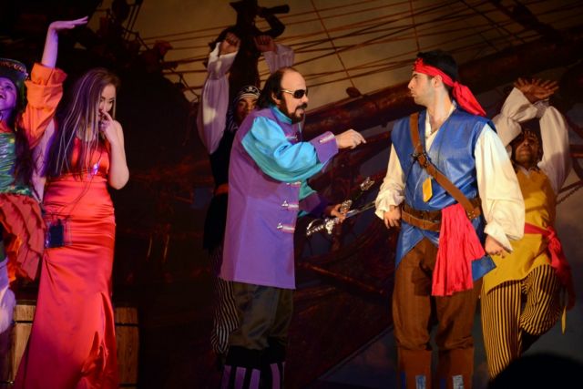 بالصور- صراع طلعت زكريا وريهام سعيد على مسرح نجيب الريحاني