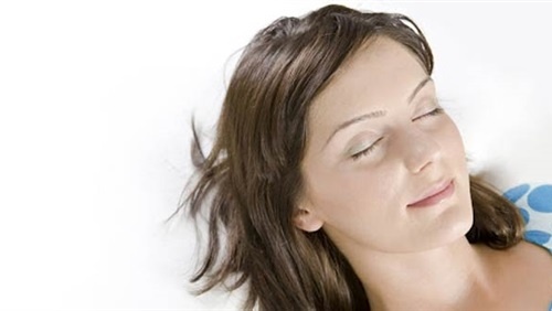 الأطباء يكشفون لماذا نُغمض أعيننا أثناء التقبيل!؟