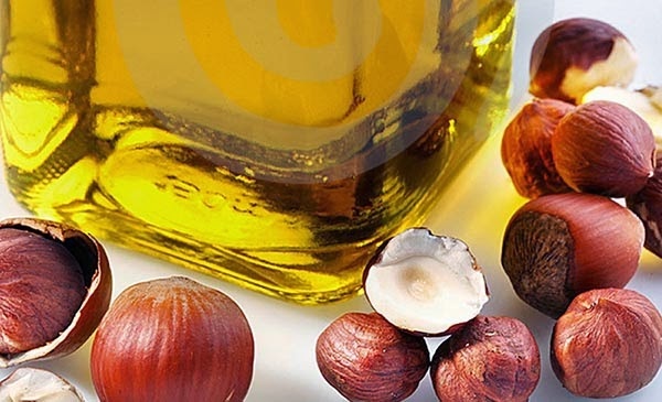 فوائد جمالية لا تحصى لزيت البندق.. تعرفوا عليها