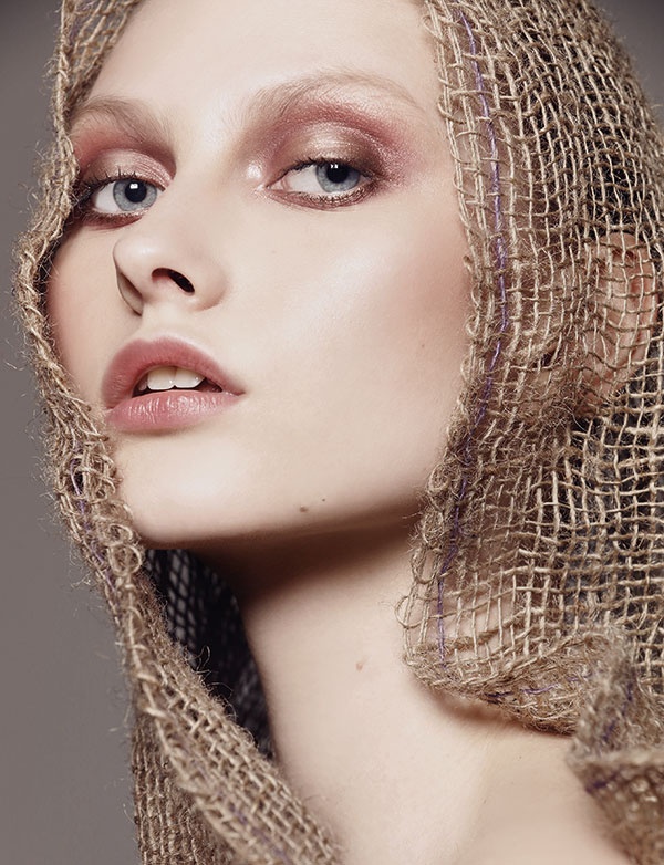 جمال هذا الأسبوع يركز على تدرجات الظلال البرونزية...