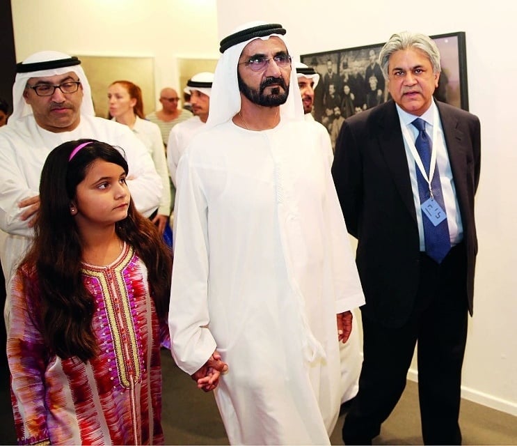 محمد بن راشد يتفقد معرض «آرت دبي»... ويشاهد روائع مجوهرات «بياجيه» الحديثة