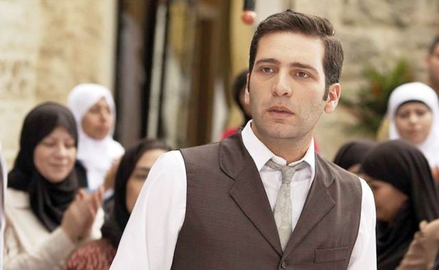 بدور أحمد في مسلسل أحمد وكريستينا