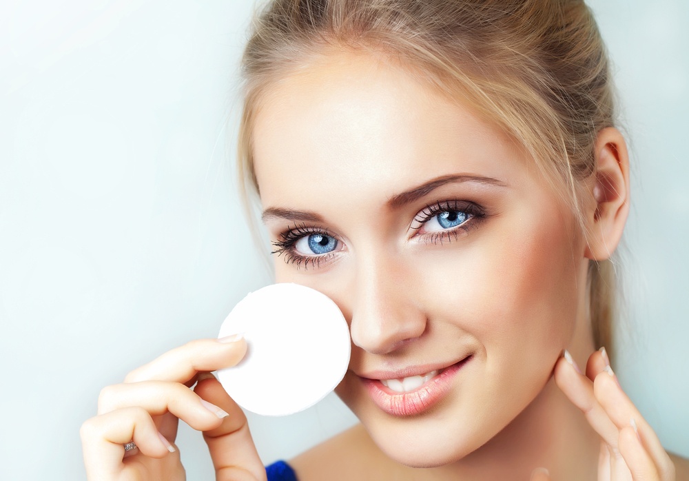 إزالة الماكياج برذاذ الماء