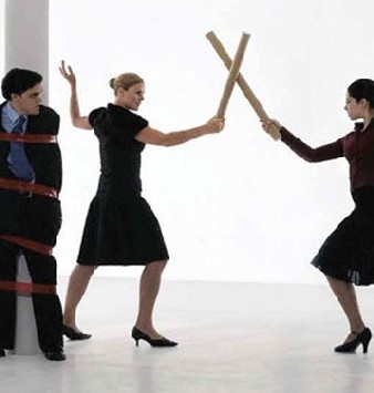 عربية ترشو زوجها كي لا يتزوج عليها.. ماذا فعلت وقدمّت له؟!