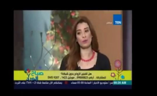بالفيديو – مذيعة تطلب للزواج على الهواء.. شاهدوا ردة فعلها!