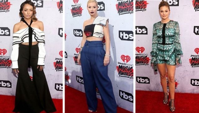 إطلالات النجمات في IHeart Radio Music Awards... ماذا ارتدت سيلينا غوميز وتايلور سويفت؟