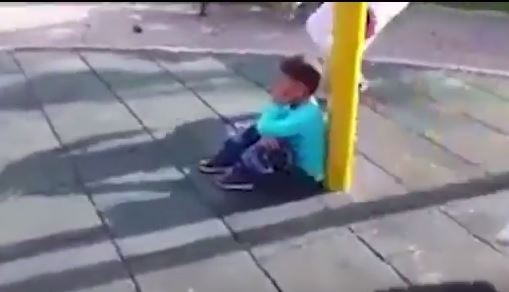 فيديو مؤثر - مقلب شرير بطفل سوري في تركيا.. شاهدوا ماذا فعل عند سماعه صوت الطائرة